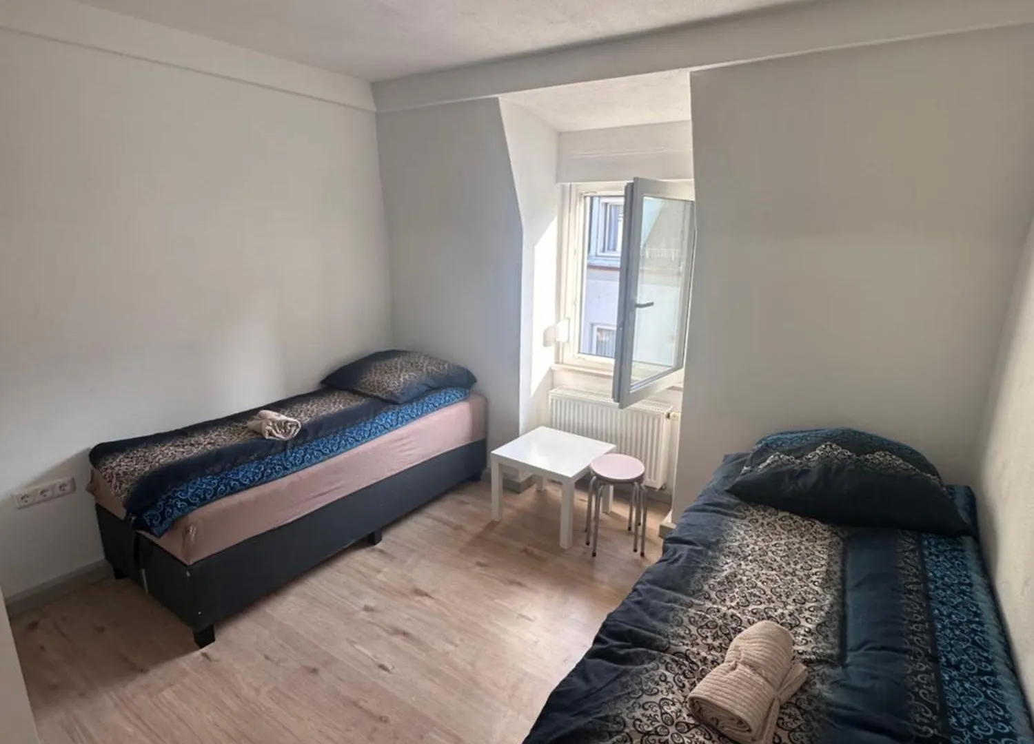 4-Zimmer Wohnung Mit 7 Betten Ideal Fuer Familien Oder Gruppen contacts